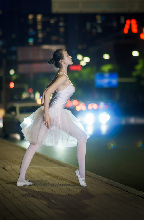 开云体育在线-德克斯200米蝶泳展现优异技术实力，德克斯200米蝶泳展现优异技术实力视频